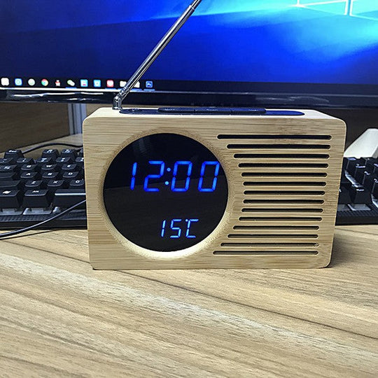 Digitaalinen radioherätyskello lämpötilanäytöllä 7