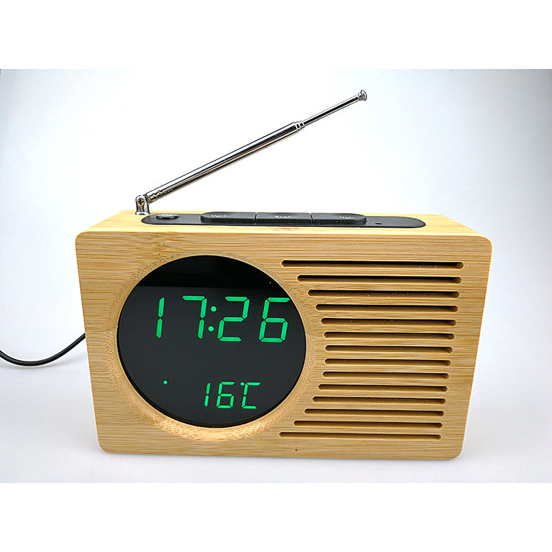 Digitaalinen radioherätyskello lämpötilanäytöllä 8