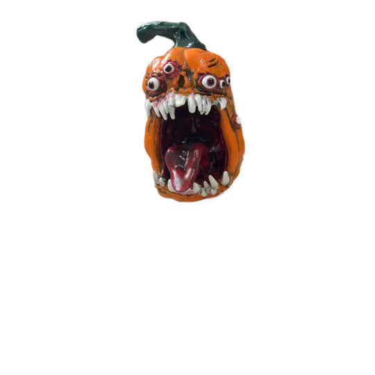 Halloweenin koristekurpitsahahmo aavemaisella ilmeellä 5