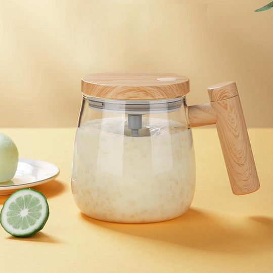 Itsestään sekoittuva kahvikuppi 2