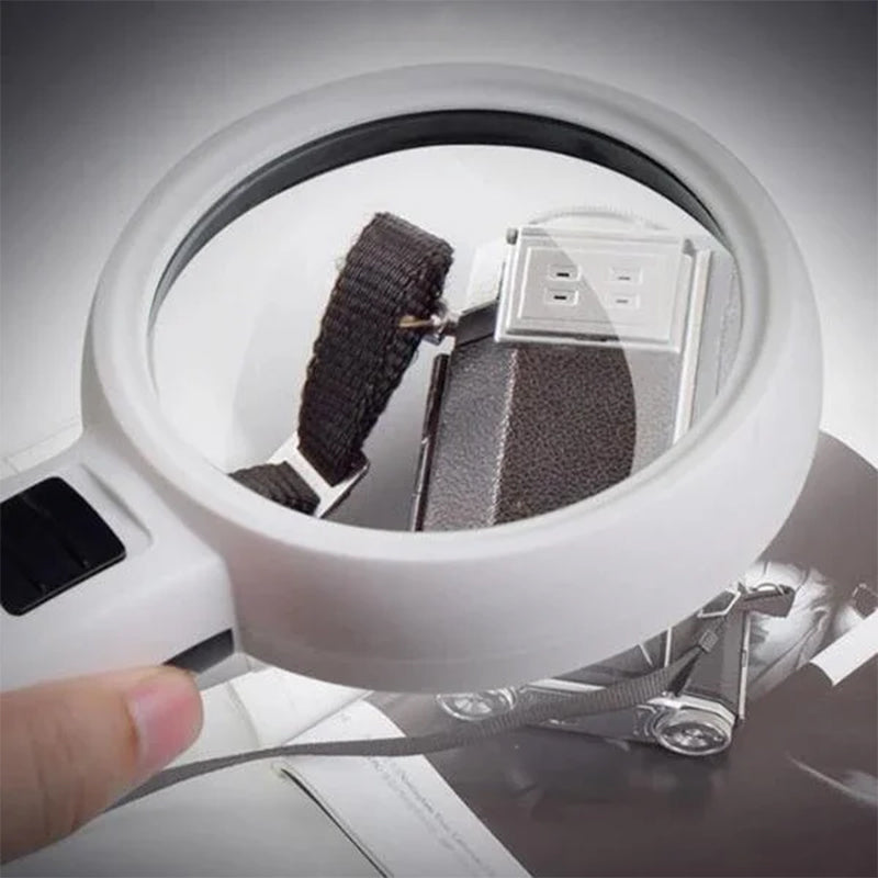 Kädessä pidettävä suurennuslasi 30x LED-valolla 0