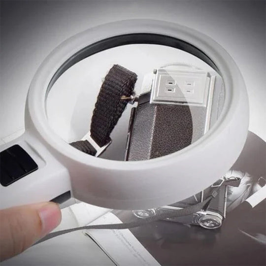 Kädessä pidettävä suurennuslasi 30x LED-valolla 0