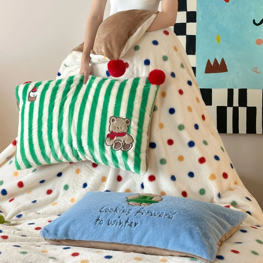 Kaksipuolinen Vuodevaatesetti Pilkuilla ja Pom-pom-kulmilla 1