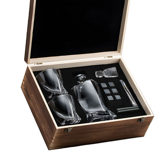 Karahvi ja Lasisetti Viskiystävälle Tyylikkäällä Muotoilulla 1