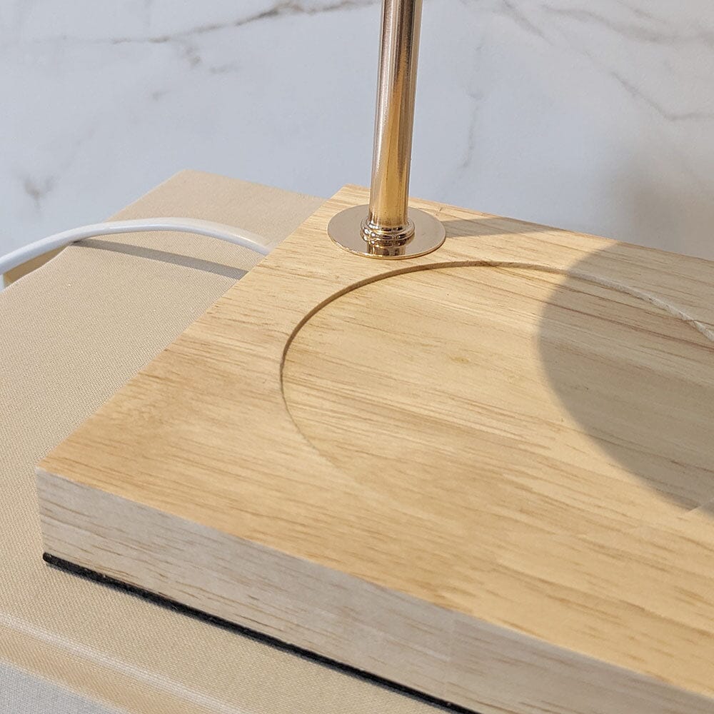 Kynttilänlämmitin Tyylikkäällä Valkoisella ja Kultaisella Muotoilulla 4