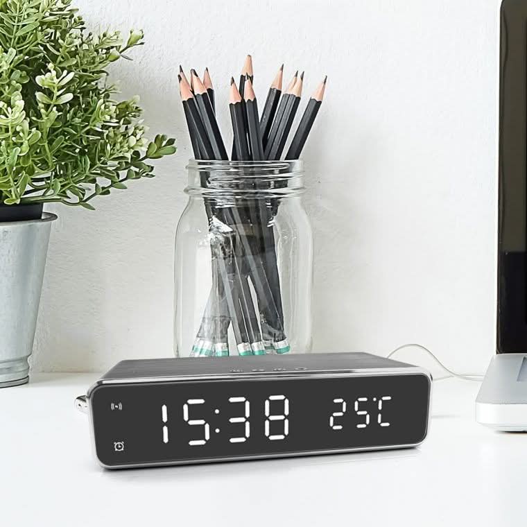 Langaton Laturi LED-herätyskello Modernilla Designilla 0