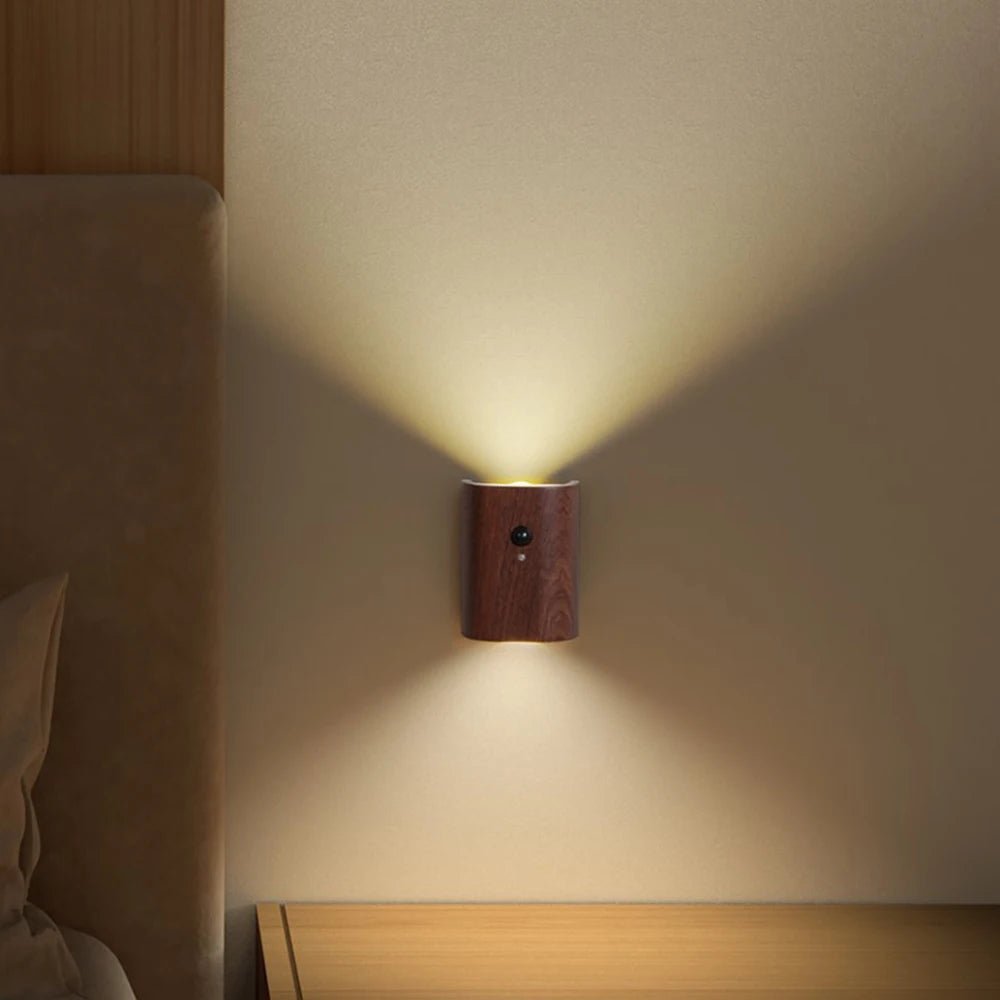Liiketunnistimella varustettu puinen LED-valaisin 2