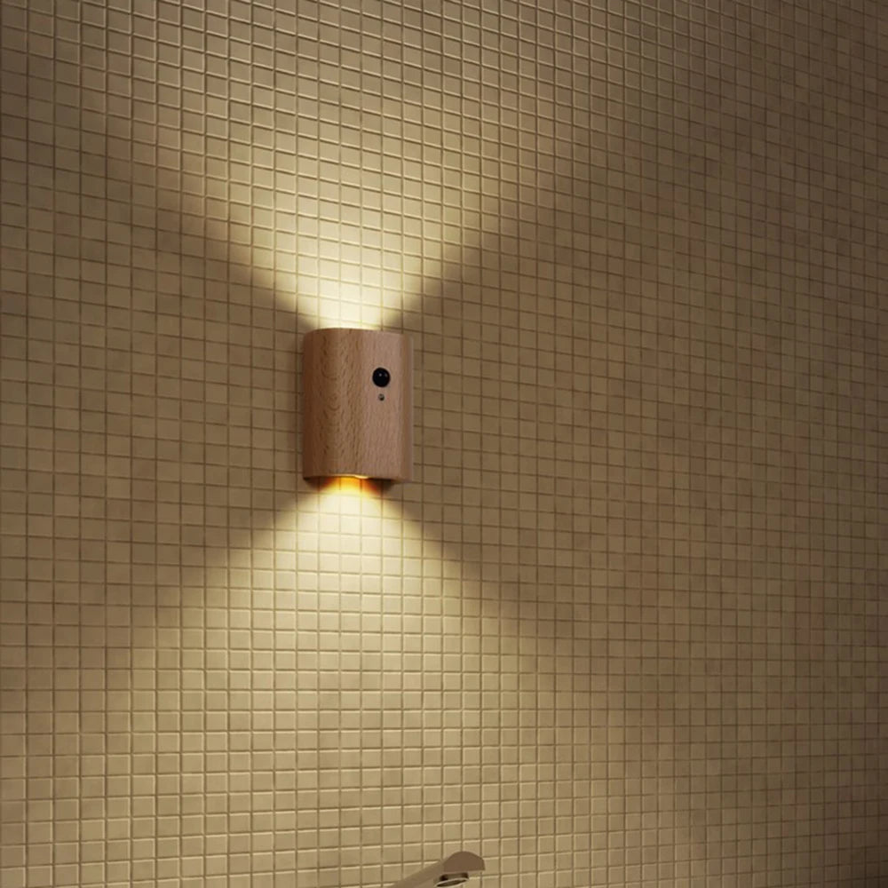 Liiketunnistimella varustettu puinen LED-valaisin 4