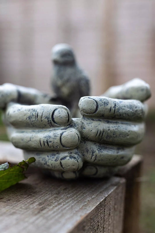 Lintujen Ruokintatalo Taiteellisella Käsi Designilla 3