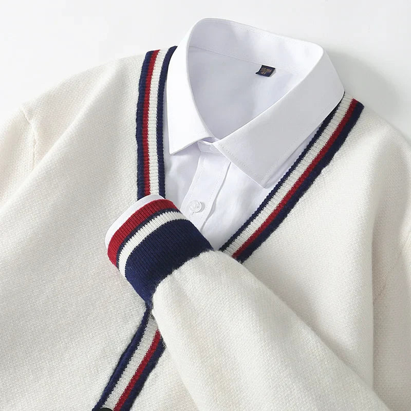 Miesten V-kaula-aukkoinen neuletakki Napituksella 2