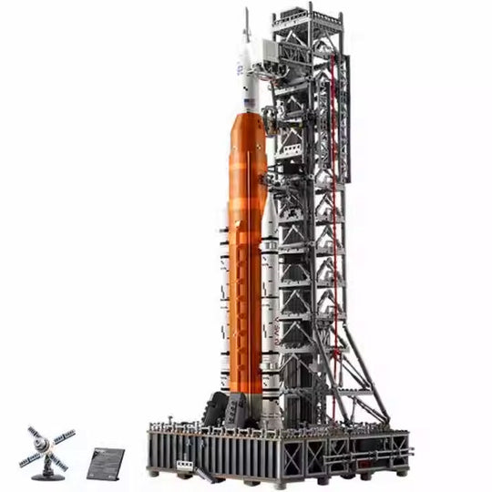 NASA Artemis -avaruuslaukaisujärjestelmän pienoismalli