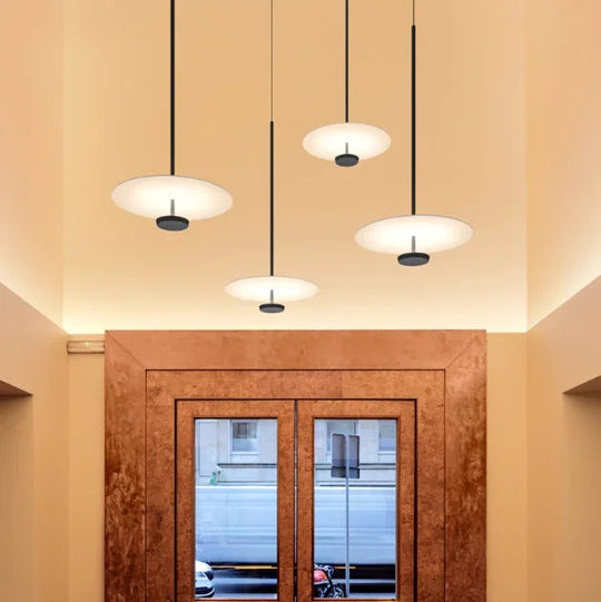 Moderni LED-riippuvalaisin Minimalistisella Muotoilulla 1