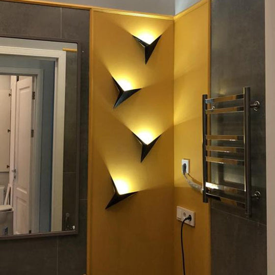 Moderni LED-seinävalaisin Kolmion muoto 2
