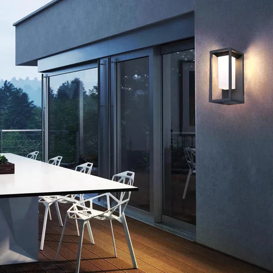 Moderni LED-seinävalaisin ulkokäyttöön 1