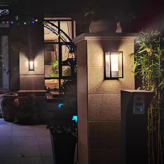 Moderni LED-seinävalaisin ulkokäyttöön 2