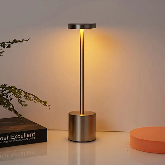 Moderni Ladattava Pöytävalaisin Innovatiivisella Kosketusteknologialla 2
