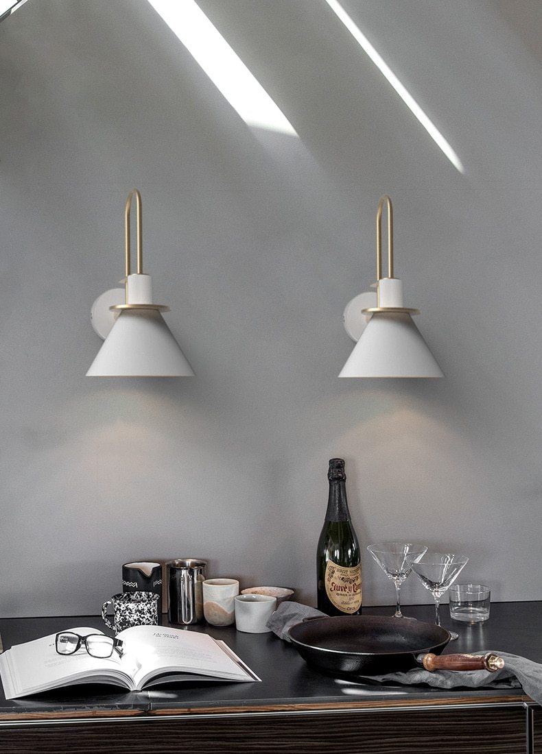 Moderni Seinävalaisin Tyylikkäällä Designilla 3