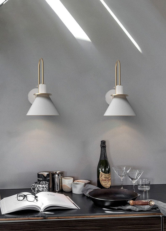 Moderni Seinävalaisin Tyylikkäällä Designilla 3