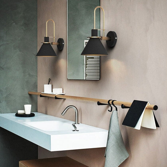 Moderni Seinävalaisin Tyylikkäällä Designilla 4