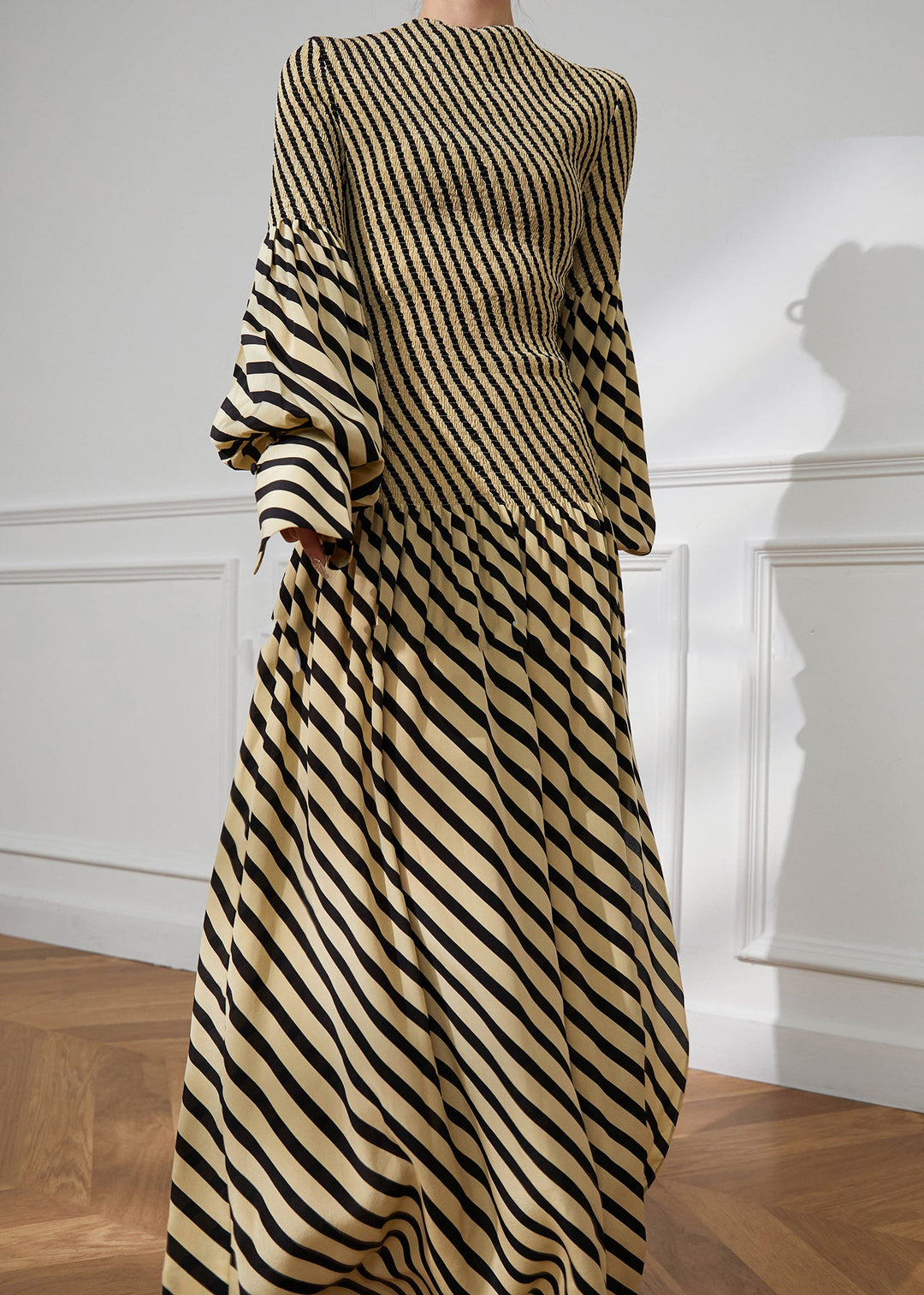 Naisille Raidallinen O-kaula Mekko 1