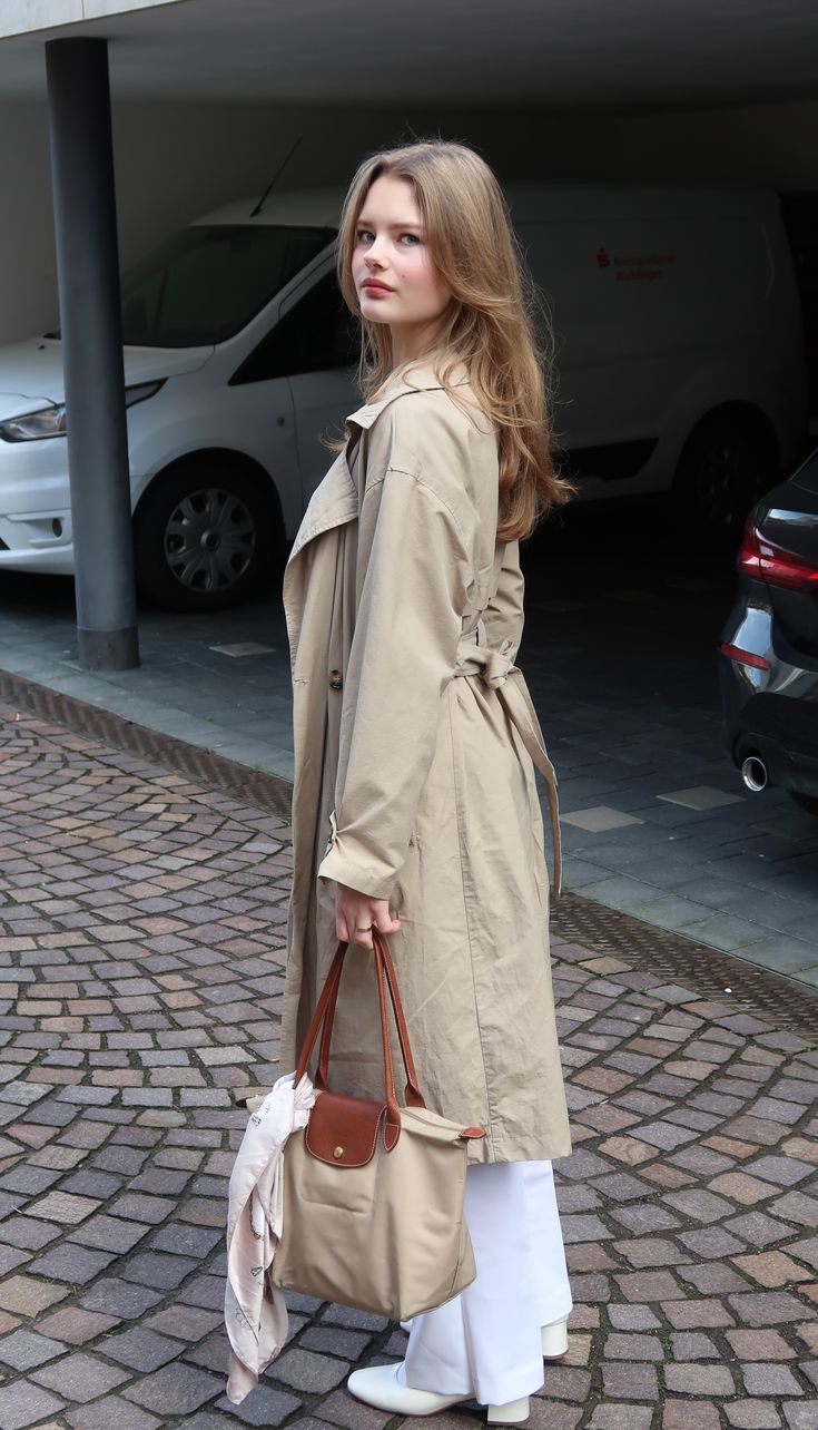 Naisten Ostoskassi Modernilla Muotoilulla Tilava ja Järjestetty 8