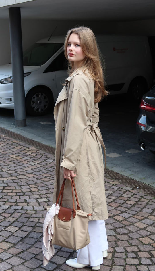 Naisten Ostoskassi Modernilla Muotoilulla Tilava ja Järjestetty 8