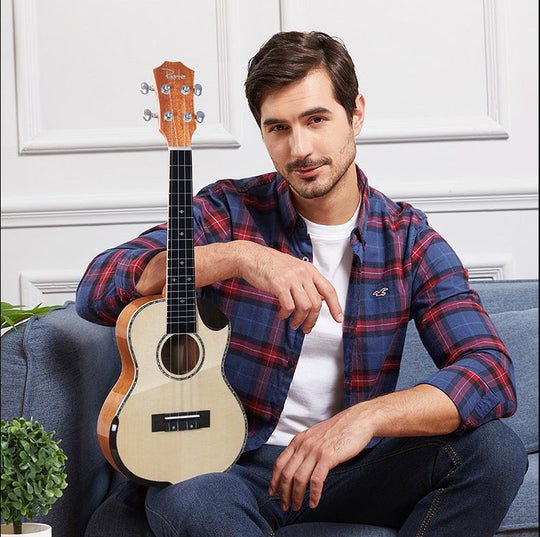 Naisten akustinen ukulele tyylikkäällä muotoilulla 0