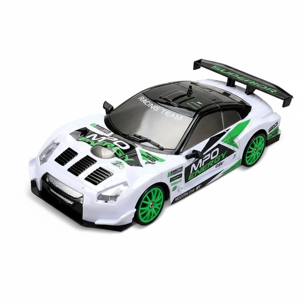 Nelivetoinen RC-drift-auto erityisillä renkailla 12