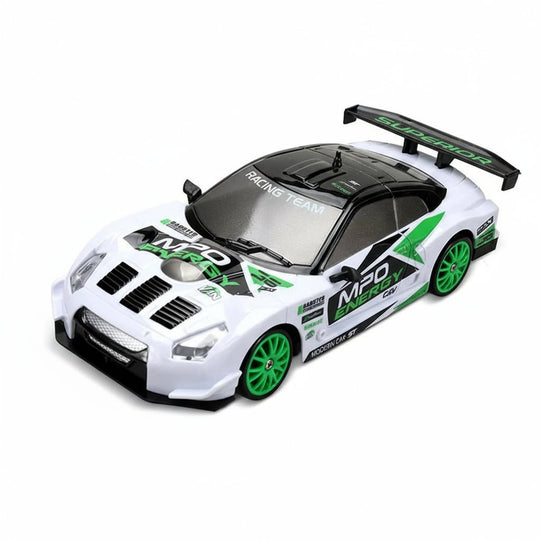 Nelivetoinen RC-drift-auto erityisillä renkailla 12