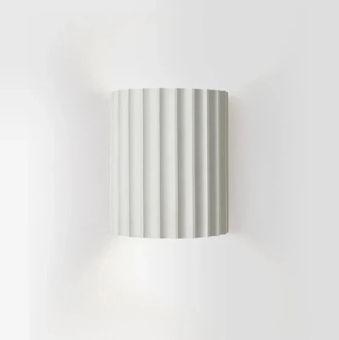 Nykyaikainen Seinävalaisin Minimalistisella Muotoilulla 1