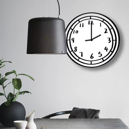 Sarjakuva Seinäkello Luovaan Sisustukseen 1