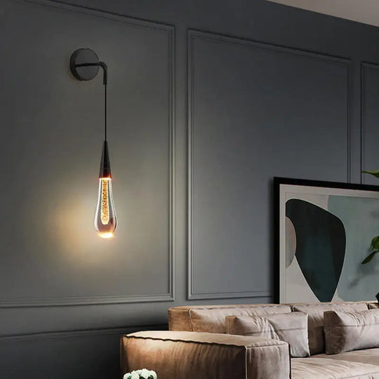 Seinävalaisin Pisaran Muotoisella Designilla 2