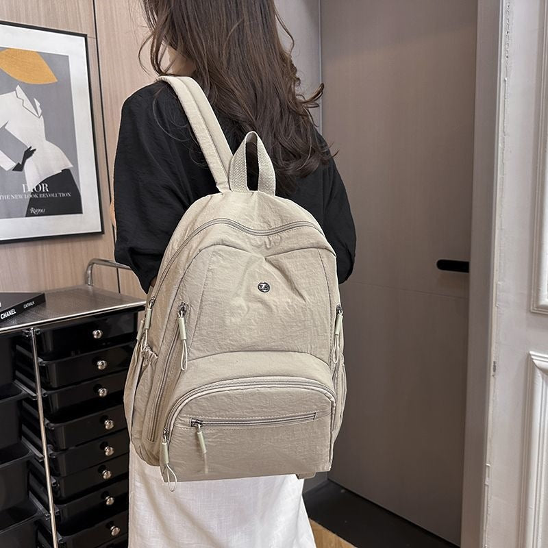 Unisex-reppu modernilla säilytystilalla ja ergonomisella muotoilulla 2