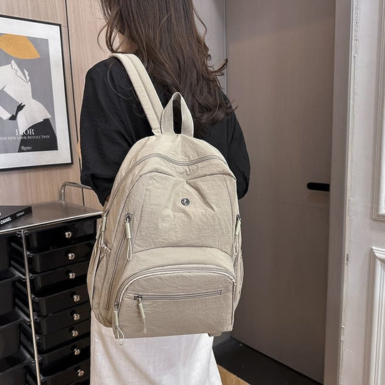 Unisex-reppu modernilla säilytystilalla ja ergonomisella muotoilulla 2