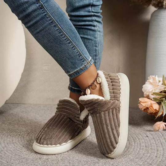 Unisex-tossut, pehmeät ja luistamattomat, ergonomisesti muotoillut 10