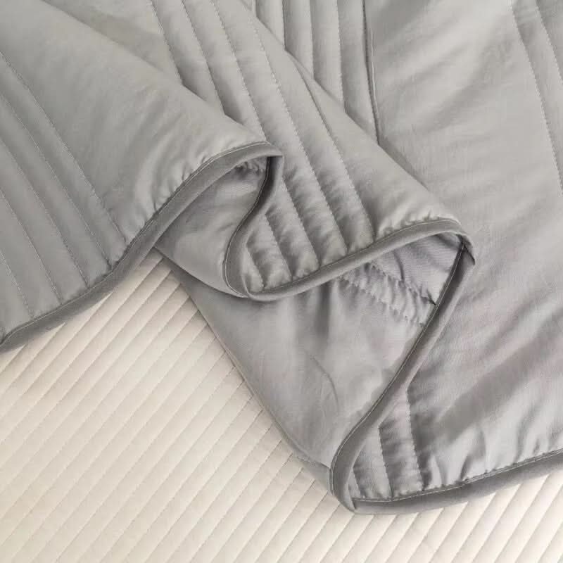 Unisex Cooling Blanket Lightweight Breathable Design 3