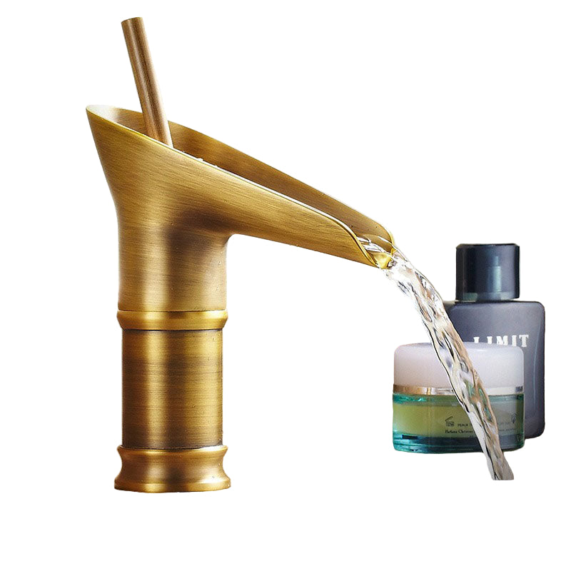 Vesiputousallashana Retro Tyylillä 0