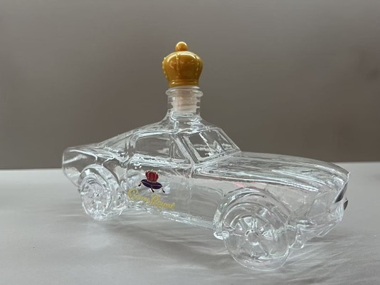 Viski- ja Bourbon-karaffi Mustang-auton muotoisena 6