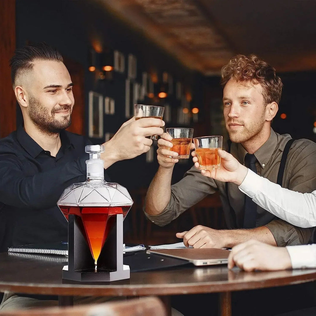 Viskikarahvi Timantin Muotoisella Puisella Pidikkeellä 3