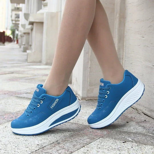 Naisten alustan kiila Lace-Up Sneakers